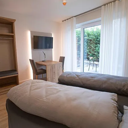 酒店 Boardinghouse *